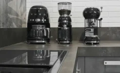 smeg Kaffeeautomat DCF02BLEU | silberfarben, Schwarz