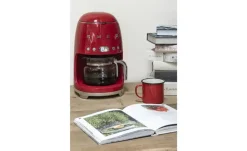 smeg Kaffeeautomat DCF02RDEU | silberfarben, Rot